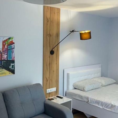 Пр Поля 110 Апартаменты Dnipro Exterior photo